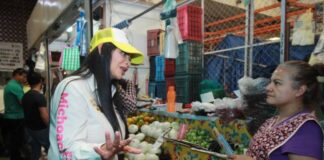 Con comerciantes, asume Araceli Saucedo el compromiso de potenciar su desarrollo