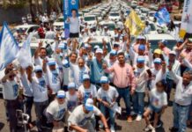 Taxistas van con Alfonso para que siga al volante en Morelia