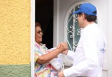 En tianguis de Morelia, Alfonso recibe apoyo de comerciantes y vecinos