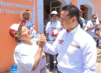 Marea guinda de Torres Piña inunda de esperanza tenencia de Tiripetío