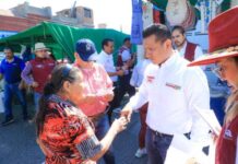 Afianza Torres Piña respaldo de comerciantes en el Mercado Mártires de Uruapan, en Morelia