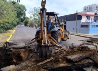 OOAPAS repara fuga en línea de distribución que abastece a 9 colonias
