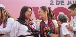 Eréndira Isauro acompaña a Sheinbaum al recibir bastón de mando