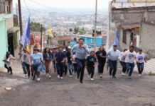Alfonso escucha y suma a vecinos de Lomas del Punhuato