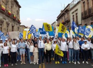Encabeza Alfonso Martínez espectacular marcha de la victoria