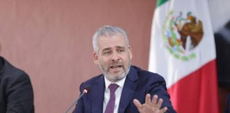 Michoacanos en EU no están solos ante leyes racistas antimigrantes: Bedolla