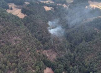 POR AIRE Y TIERRA ATIENDEN INCENDIO FORESTAL EN ANGANGUEO