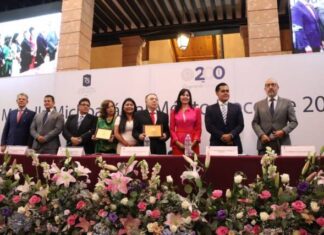 Entregan diputados, Medalla al Mérito Docente 2024