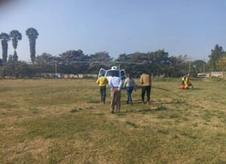 HELICÓPTERO REALIZARÁ EN BREVE DESCARGAS DE AGUA EN INCENDIO FORESTAL DE URUAPAN
