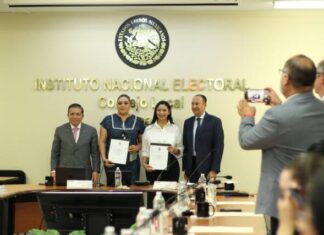 RECIBE ARACELI SAUCEDO CONSTANCIA COMO SENADORA ELECTA