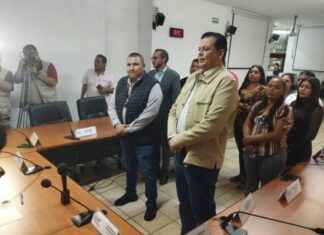 IEM ENTREGA CONSTANCIA A MARIO REYES TAVERA COMO PRESIDENTE ELECTO DE TIQUICHO