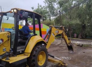 OOAPAS ATIENDE FUGA EN LÍNEA DE AGUA POTABLE, EN COLONIA FÉLIX IRETA