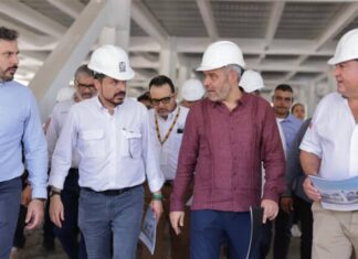 Supervisan Bedolla y Zoé Robledo avances del nuevo hospital comunitario de Maruata