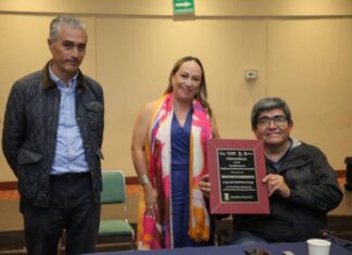 RECONOCE PRESIDENTA HONORARIA DEL DIF MICHOACÁN AL ACTIVISTA GABRIEL MORA