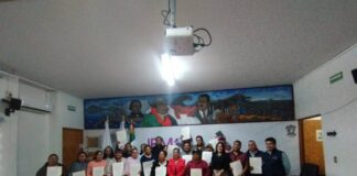 Entregan constancias a nuevas autoridades en comunidad de Santa Cruz Tanaco