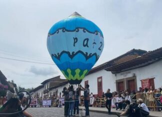 Se pintó de colores el cielo de Pátzcuaro con los globos del Cantoya Fest