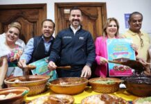 Mole y tradición, en las Fiestas Patronales de Santa María, Morelia