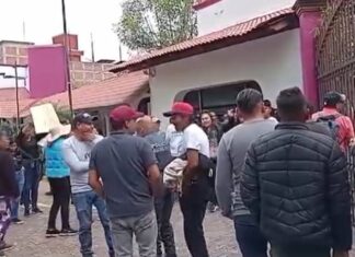 Habitantes de Nahuatzen irrumpen en reunión en el IEM