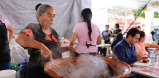 Inaugura Gobierno de Morelia la Feria del Mole en Santa María de Guido