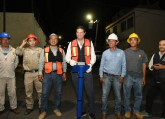 ALFONSO MARTÍNEZ INSTALA LUMINARIAS EN LA COLONIA INDEPENDENCIA