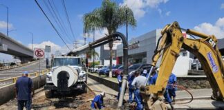 OOAPAS REPARA SOCAVÓN EN SALIDA A MIL CUMBRES