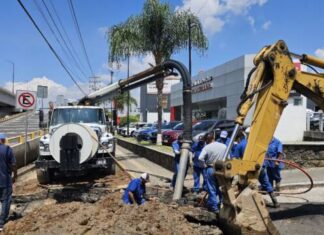 OOAPAS REPARA SOCAVÓN EN SALIDA A MIL CUMBRES