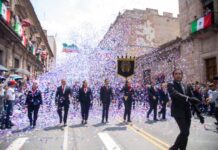 CON TEMPLANZA Y FUERZA LAS Y LOS NICOLAITAS PARTICIPARON EN EL DESFILE DEL 16 DE SEPTIEMBRE