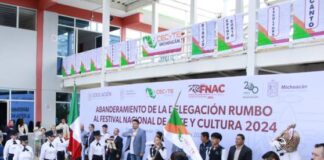 ABANDERAN A DELEGACIÓN ESTUDIANTIL DEL CECYTEM QUE PARTICIPARÁ EN EL FESTIVAL NACIONAL DE CULTURA