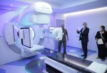 Bedolla moderniza servicios de salud en Michoacán con equipo para tratar el cáncer