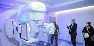 Bedolla moderniza servicios de salud en Michoacán con equipo para tratar el cáncer