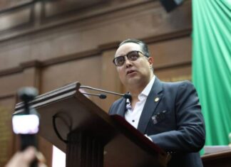 QUE ESCUELAS PÚBLICAS EN MICHOACÁN NO PAGUEN PREDIAL NI AGUA, PROPONE JP CELIS