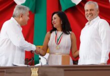 ENTREGA 76 LEGISLATURA LA PRESEA “CONSTITUCIÓN DE 1814” A ALMA ROSA BAHENA