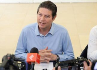 Alfonso Martínez llama al orden y regularización de anuncios publicitarios