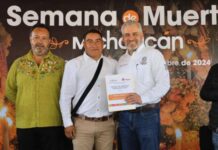 Entrega Bedolla apoyos a los artesanos de 30 comunidades para Semana de Muertos