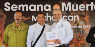 Entrega Bedolla apoyos a los artesanos de 30 comunidades para Semana de Muertos