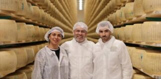 Bedolla, productores de queso Cotija y Parmigiano Reggiano forjan alianza en Italia