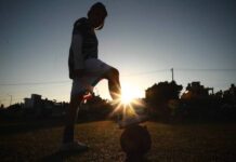 DIF Morelia entrega uniformes a niñas y niños de escuelas de fútbol ‘Estrellas del Mañana