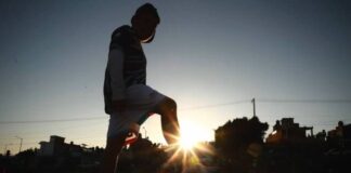 DIF Morelia entrega uniformes a niñas y niños de escuelas de fútbol ‘Estrellas del Mañana