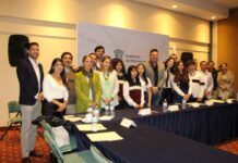 Así funciona el modelo donde estudiantes del Cecytem aprenden en el aula y empresas