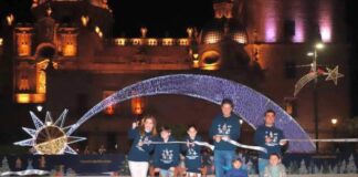 Disfrutan morelianas y morelianos encendido navideño y Pista de Hielo