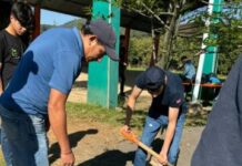 Fabrican estudiantes del Cecytem ecoladrillos de PET