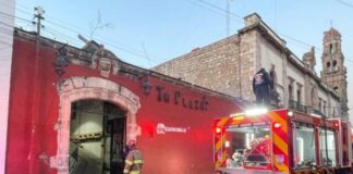 Atienden Bomberos municipales y Policía Morelia incendio en local