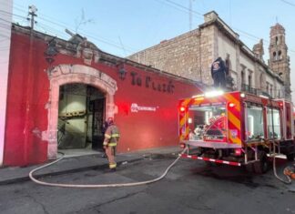 Atienden Bomberos municipales y Policía Morelia incendio en local