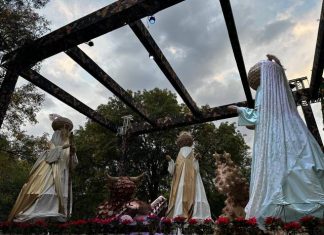 Nacimiento monumental de Villa Navideña muestra el talento de artesanos michoacanos