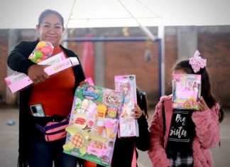 DIF Morelia lleva alegría con entrega de juguetes a niñas y niños del norponiente de la ciudad