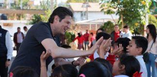 Gobierno de Alfonso Martínez construirá cancha de fútbol en escuela primaria