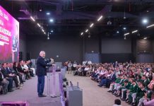 Entrega Bedolla, Chromebooks a escuelas secundarias