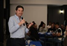 Expone Alfonso Martínez atractivos turísticos de Morelia en Sahuayo