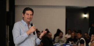 Expone Alfonso Martínez atractivos turísticos de Morelia en Sahuayo