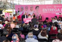 Entregan apoyos a mujeres con cáncer de mama y/o cervicouterino invasor